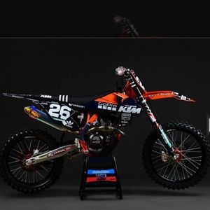 Meet your Posher, Chase